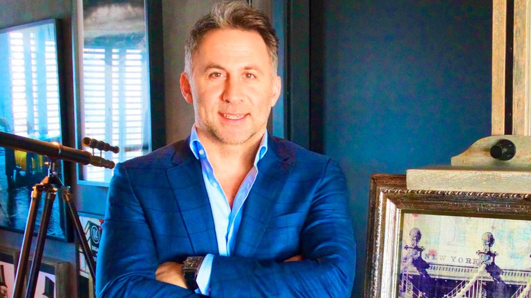 Sebastián Larrea, CEO de Hawk Group y Director de Aseguralo