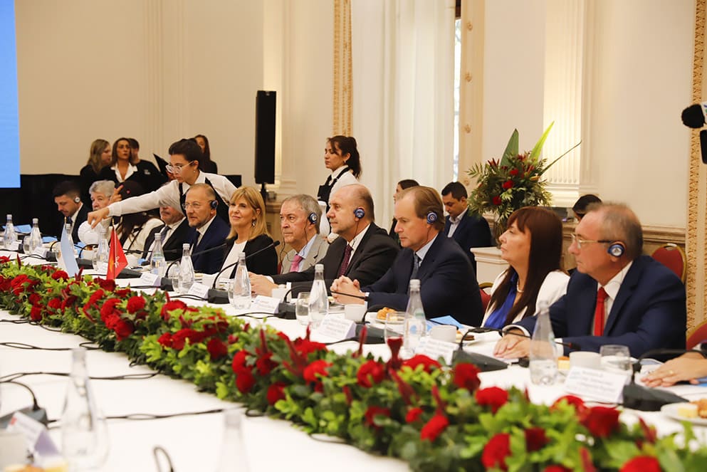 Bordet gestionó el ingreso de productos entrerrianos y una ruta aérea con Vietnam 